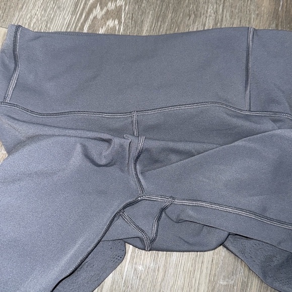 Lululemon Reveal Crop *Zen Expression~ Solar Grey ~ size 8 - Picture 16 of 16
